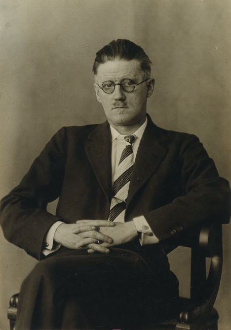 Berenice Abbott, James Joyce, silver print, 1928.