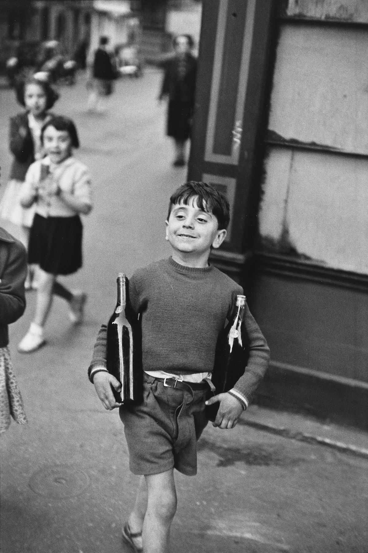 Henri-Cartier-Bresson-Rue-Mouffetard-1954 - Swann Galleries News